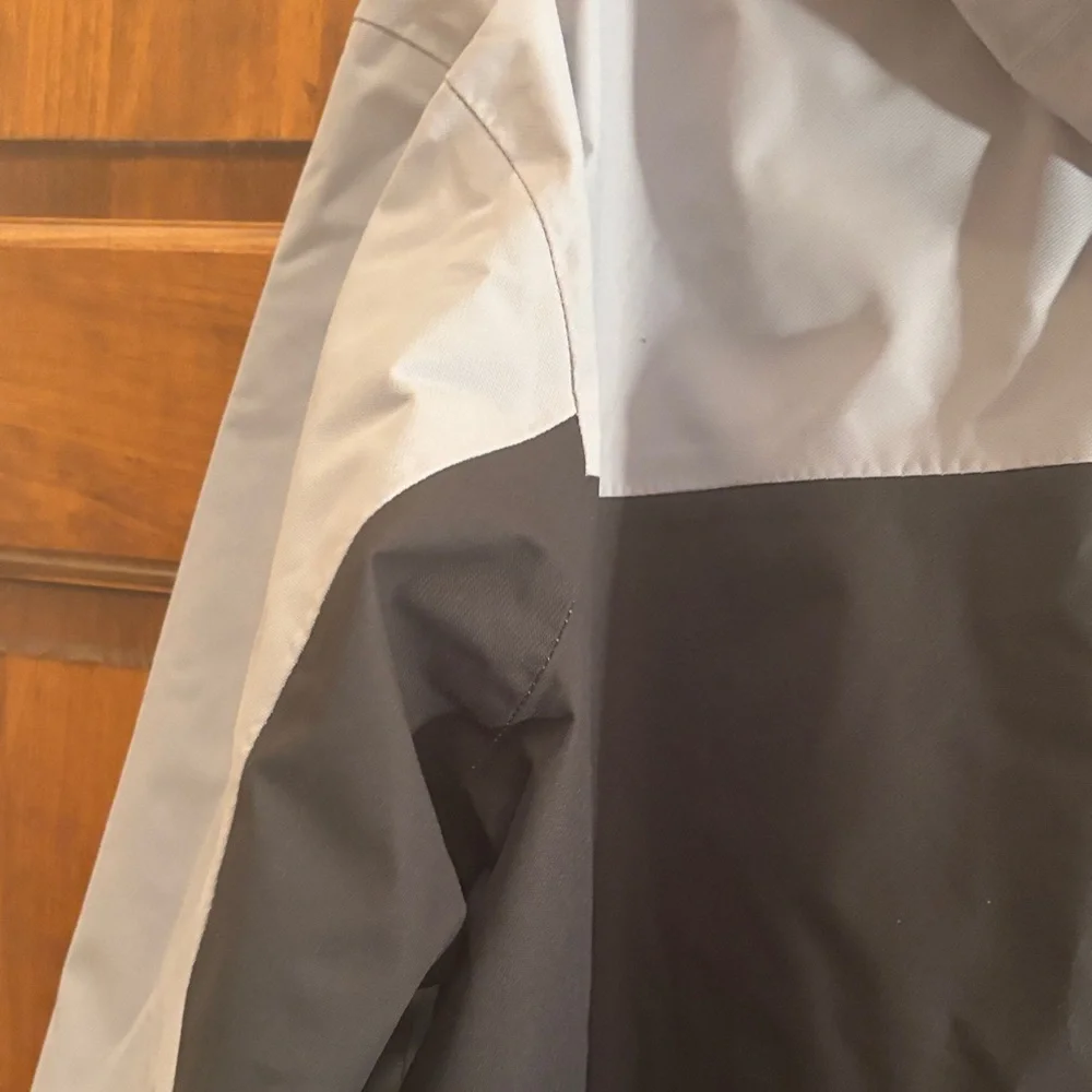 Columbia Gray and Black Ski Jacket - Picture 13 of 16